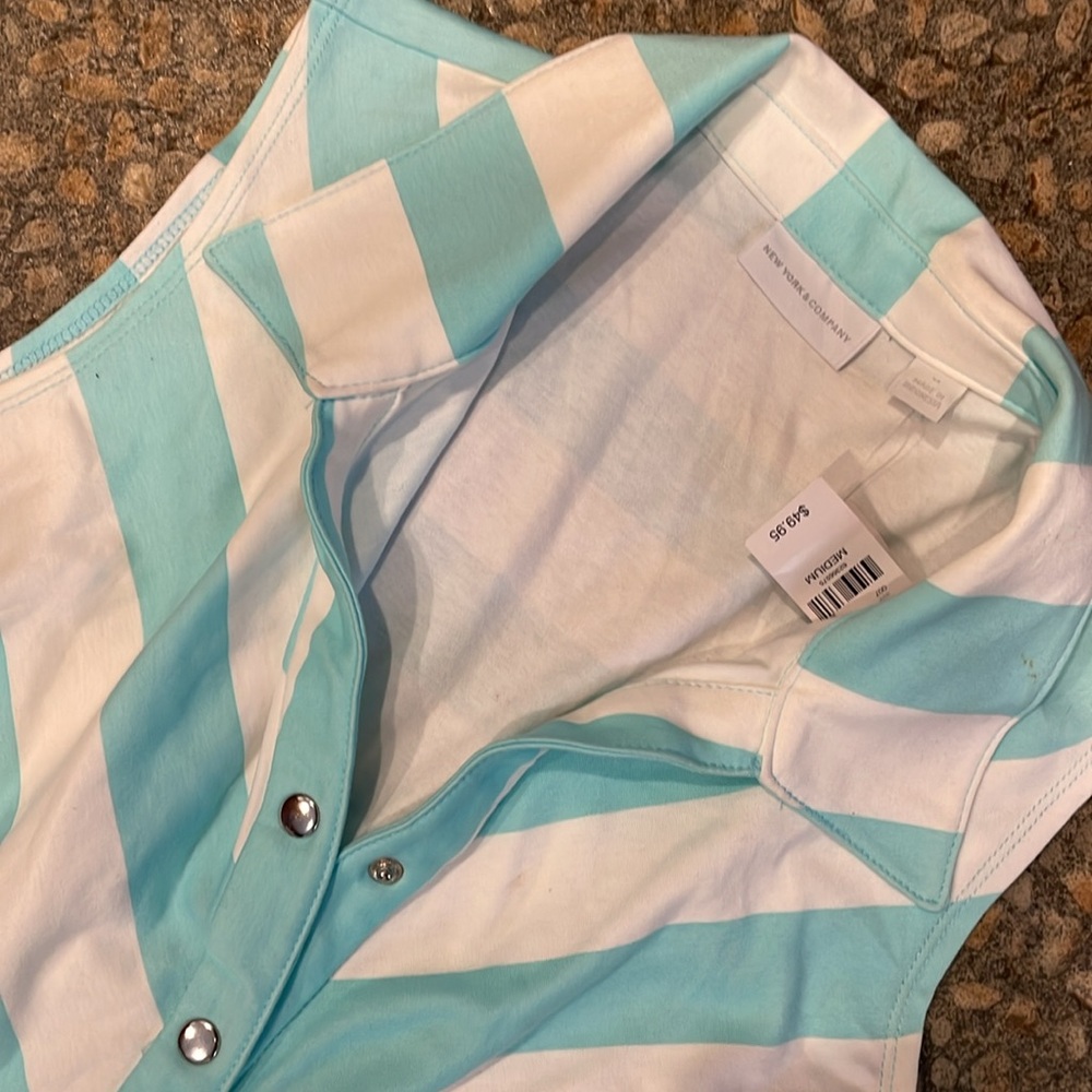 BNWT SPRING OR SUMMER dress - Picture 2 of 4
